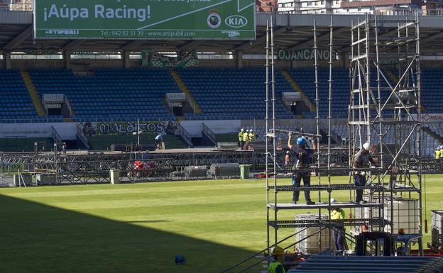 Imagen del montaje del escenario en los Campos de Sport de El Sardinero