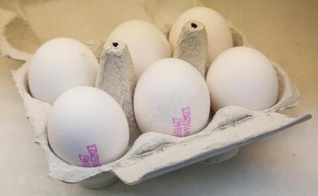 Caja con huevos.