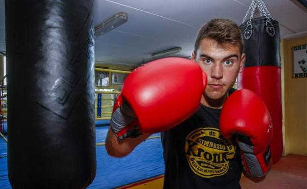Sergio García entrena en el Kronk para la defensa del título ante Moncelli.