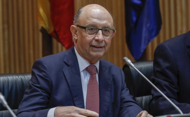 El ministro de Hacienda, Cristóbal Montoro, durante su comparecencia en comisión en el Congreso.