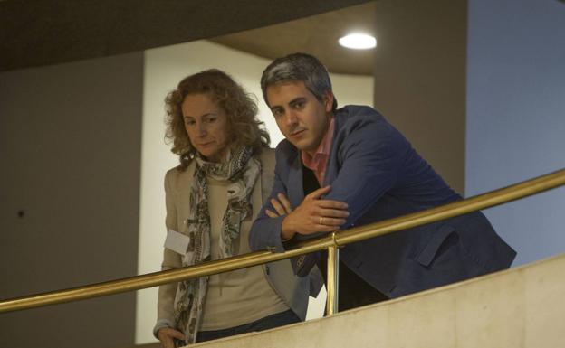Isabel Fernández, junto a Pablo Zuloaga./DM