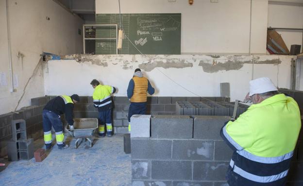 La nave de la Escuela Municipal de Actividades Náuticas será objeto de una renovación integral gracias a uno de los proyectos de Corporaciones Locales./Daniel Pedriza