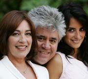 «Volver» de Almodóvar opta a seis premios de la Academia del Cine Europeo