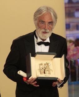 El director Michael Haneke se alza con la Palma de Oro en la 62 edición del Festival de Cannes./ Efe/