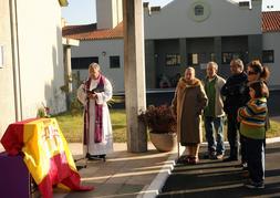 la familia del sargento Segundo Maté, durante el sepelio en Ciriego. / SANE/