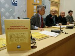 Imagen de la presentación del libro, esta mañana. / DANIEL PEDRIZA/