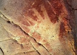 La mano es un motivo especial en esta cueva declarada Patrimonio Cultural de la Humanidad. :: DM/