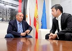 El consejero de Medio Ambiente se reúne con el alcalde de Valdeprado