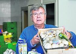 Francisco del Pozo, maestro y asistente social, es el presidente del Banco de Alimentos. / Roberto Ruiz/