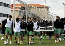 Menéndez adelanta la defensa para jugar el domingo