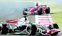 Montoya aprovecha el error de Massa/