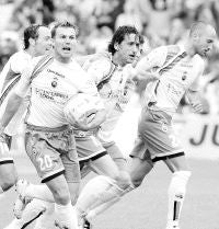El Racing culmina con la permanencia un año con más sombras que luces/