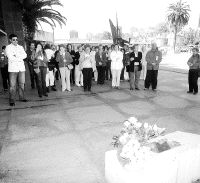 Familiares y trabajadores, durante el acto de homenaje. / CELEDONIO/