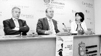 El consejero Francisco Javier López Marcano, en el centro, durante la presentación de la ruta. / DM/