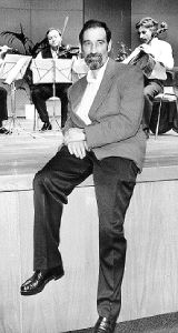 El compositor Juanjo Mier en el teatro de la Caja. / SE QUINTANA/