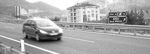 Algunos indicadores señalan los pueblos del valle pero no el municipio de Los Corrales de Buelna o el polígono industrial de Barros. / CAVIA/