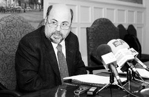 Aurelio Ruiz Toca, concejal de Hacienda, presentó ayer el cierre del presupuesto de 2007. / L. PALOMEQUE/