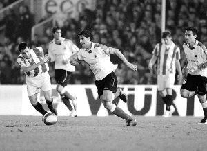 Jugadores del Racing, el domingo, en el partido contra el Athletic. / ANDRÉS FERNÁNDEZ/