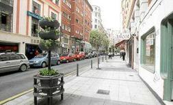 Los comerciantes de Santander quieren que se tome la calle Rualasal como modelo de mejoras a realizar en la ciudad. / CELEDONIO/