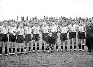 El Racing, en un amistoso jugado contra el Athletic en el Sardinero en el año 1941. / DM/