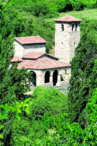 Espectacular perspectiva de Santa María de Lebeña./