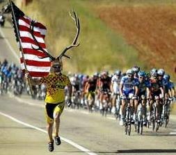 Los espontáneos, más rápidos que los ciclistas. / REUTERS/