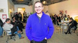 El escritor Javier Sobrino inicia este mes la publicación de cinco nuevos títulos. /ROBERTO RUIZ/