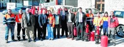 Los alcaldes de Voto, Arredondo, Solórzano, Arnuero y Bareyo, junto al consejero de Presidencia y trabajadores de Protección Civil. / DM/