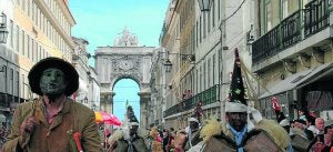 La Vijanera fue, la invitada especial este año en una mascarada internacional celebrada en Lisboa. / DM/