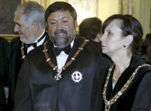 Caamaño charla con la presidenta del TC, María Emilia Casas. ::
EFE/