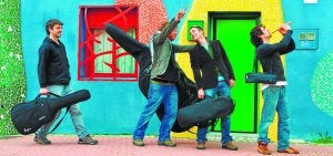 Nómadas. Los componentes de Muyayos de Raïz representan una alternativa sólida de implantarse en el mercado de la world music internacional./