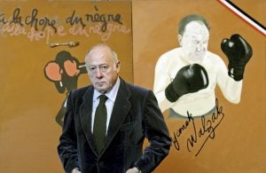 Eduardo Arroyo posa ante su obra 'Marcel Cerdán', de 1972, que une pintura y boxeo. ::
M. BRUQUE/