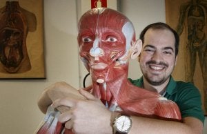 «Para aprobar es fundamental matricularse en una academia»