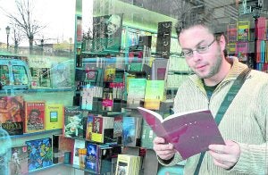 Raúl Vacas despliega una imparable actividad alrededor de la literatura. ::
DM/