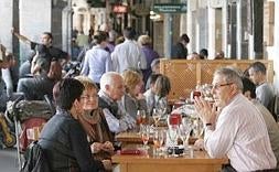 La nueva ordenanza sólo afectará a los nuevos hosteleros y a aquellos que realicen reformas en sus locales. :: ABEL VERANO/