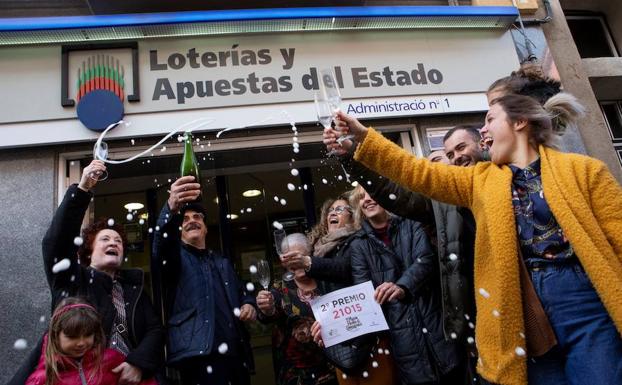 Las imágenes de la felicidad que deja la Lotería