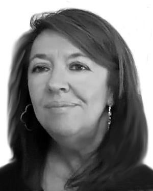 DOÑA MARÍA ROSA PÉREZ FERNÁNDEZ