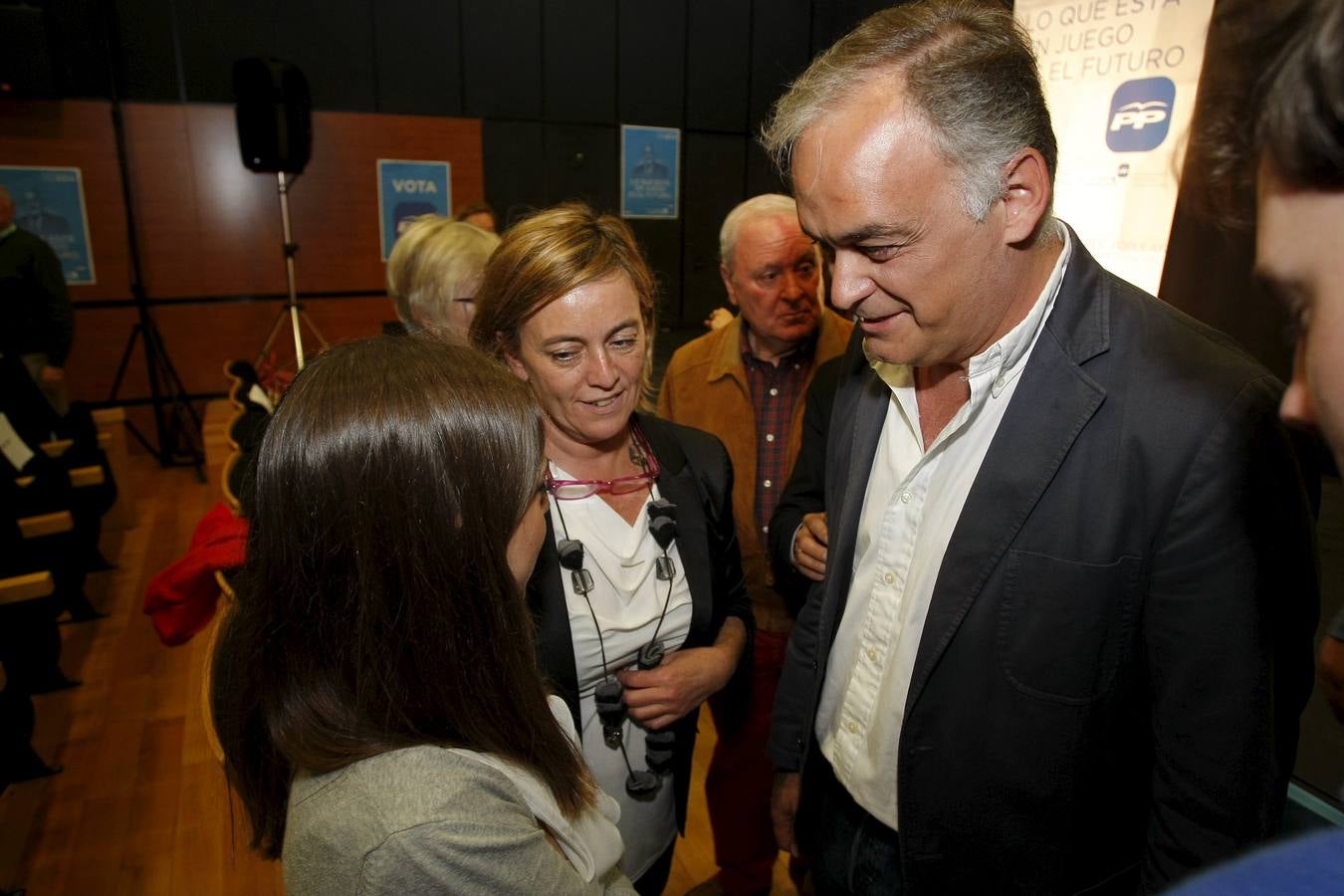 Acto electoral de González Pons en Torrelavega