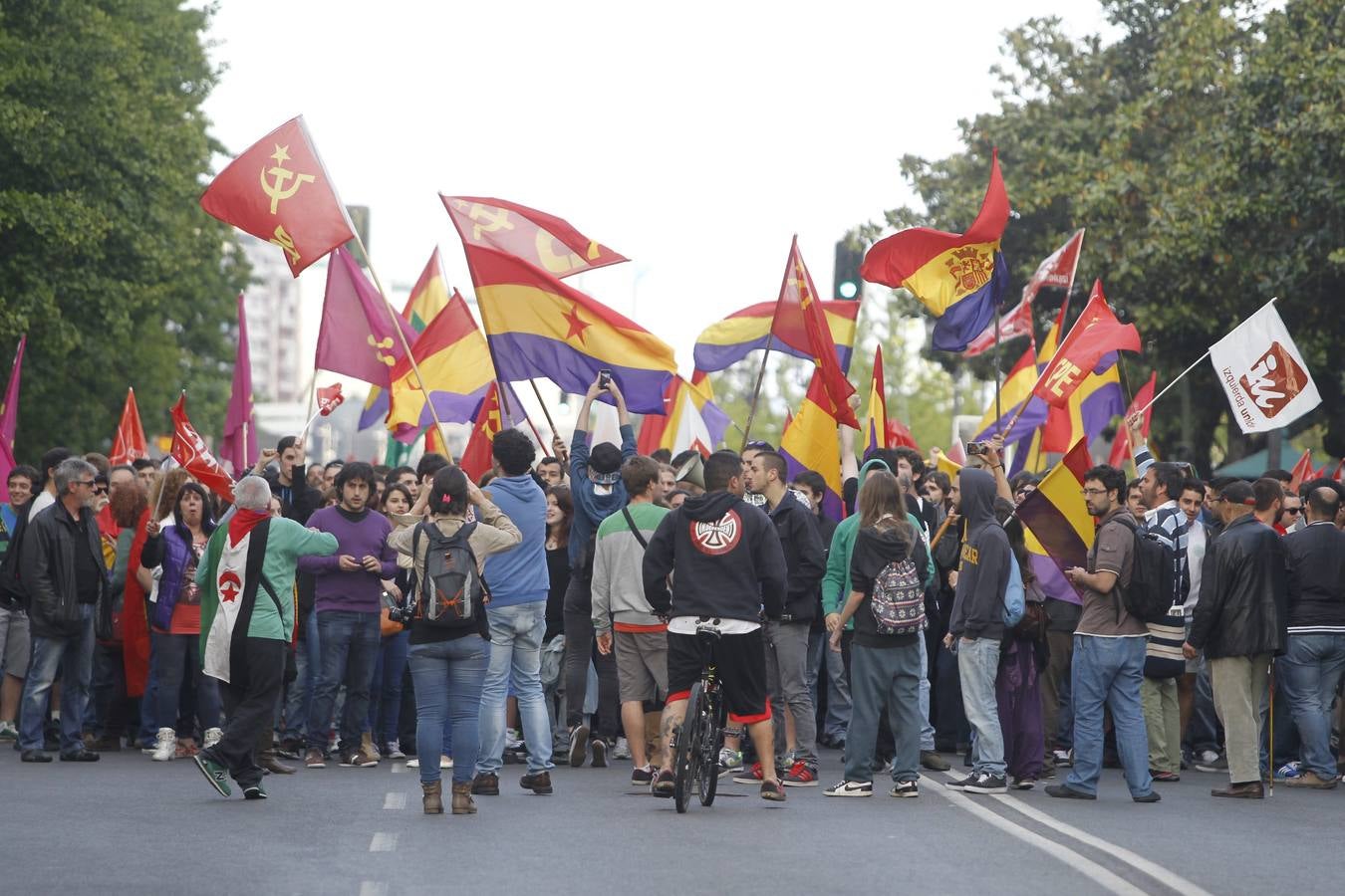 Cerca de 1.000 personas defienden la República en Santander