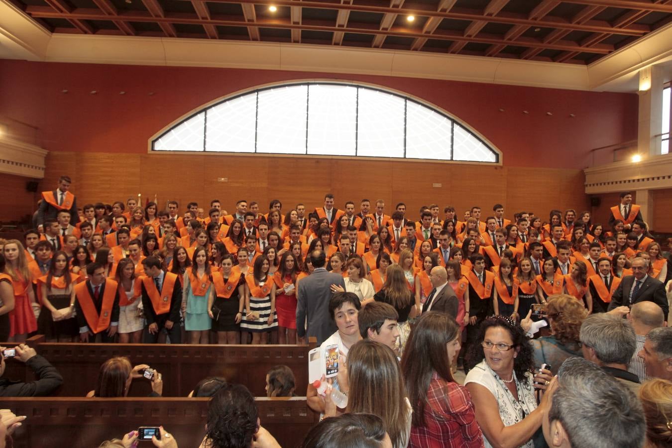 Los primeros grauados en Direción y Administración de Empresas d ela UC se gradúan