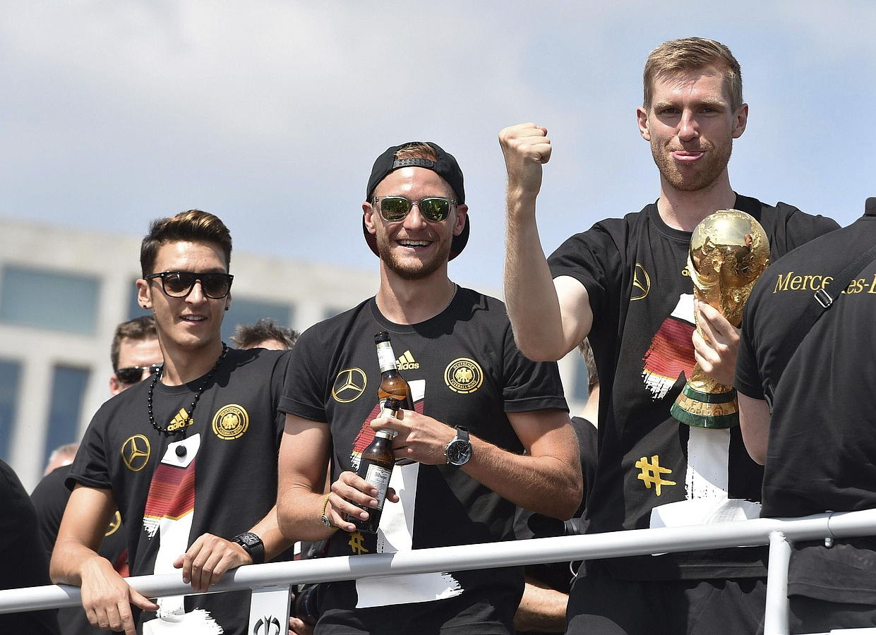 LA SELECCIÓN ALEMANA CELEBRA LA COPA DEL MUNDO