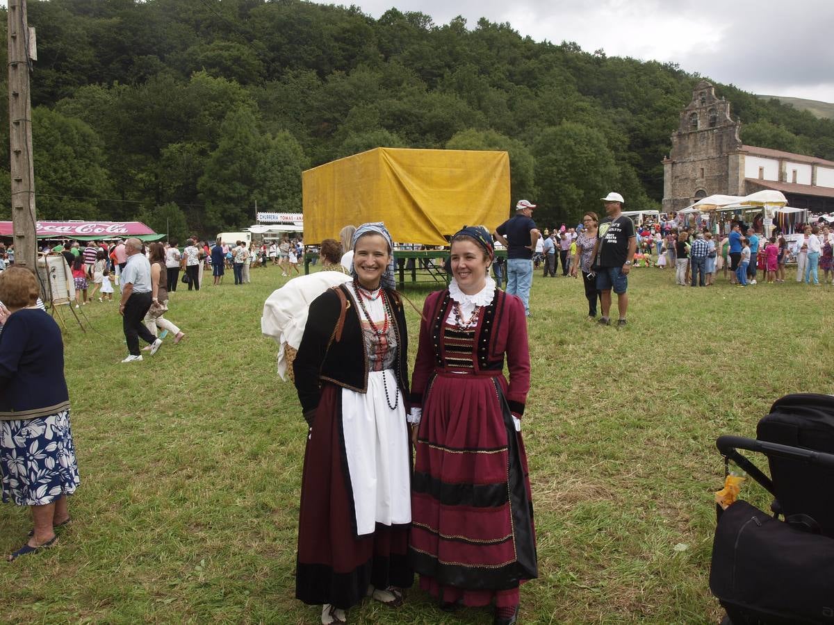 Selaya se rinde a la Virgen de Valvanuz