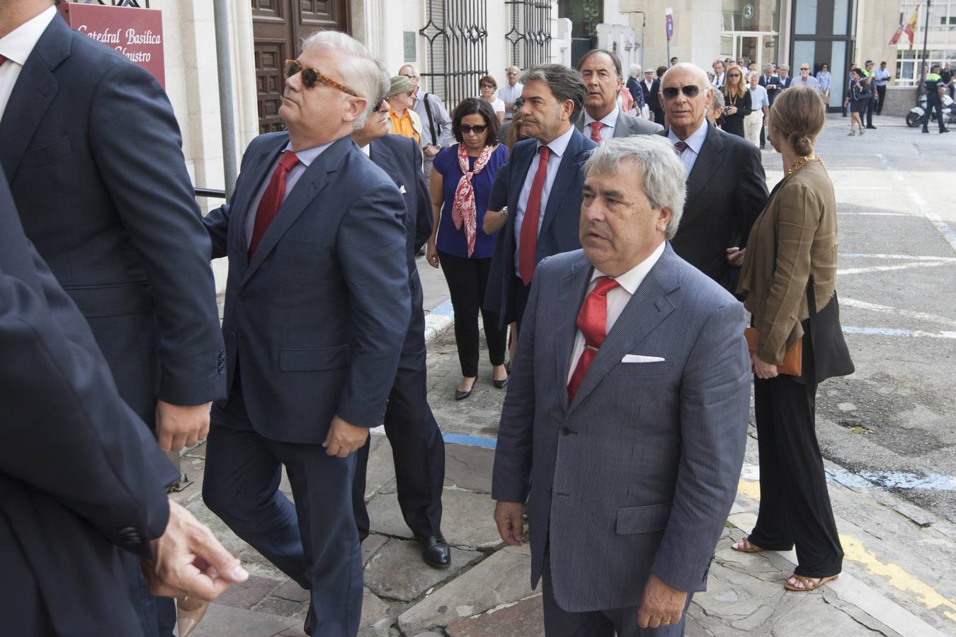 Multitudinaria despedida a Emilio Botín