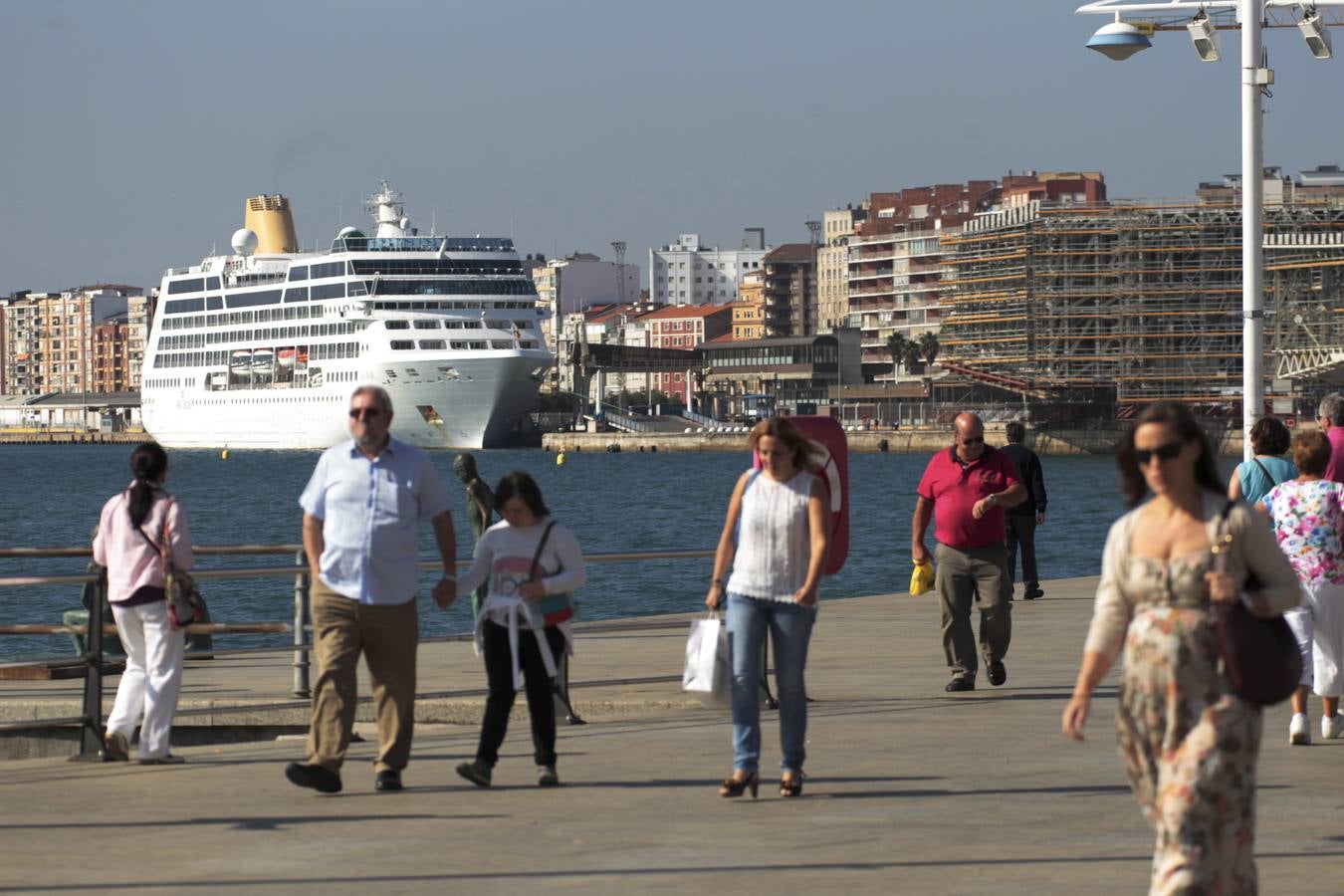 El crucero Adonia en el puerto de Santander