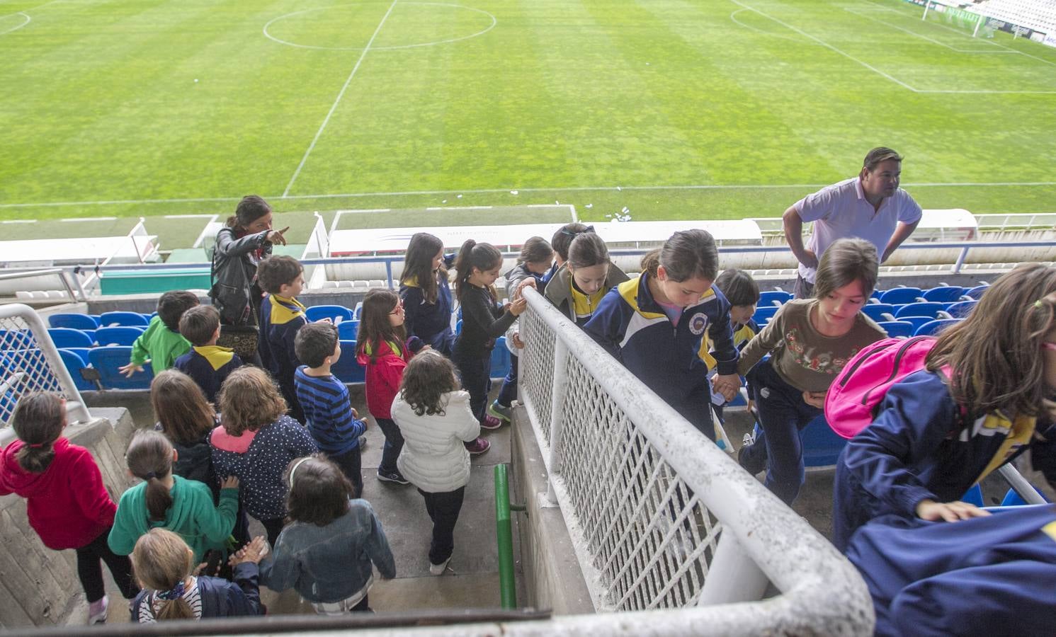 Los escolares visitan el campo del Racing