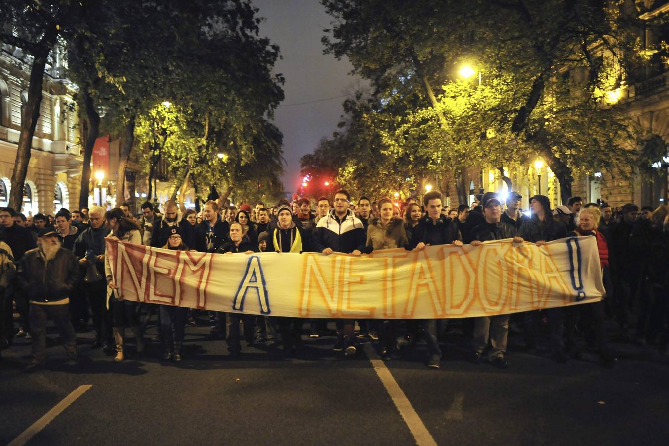 Lanzamiento de ordenadores contra el impuesto a Internet