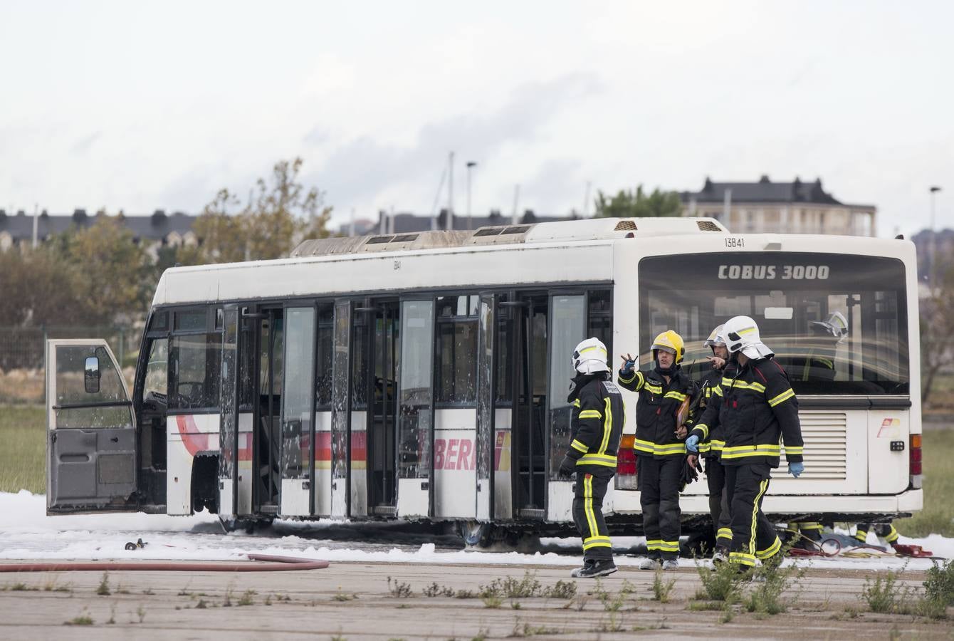 Simulacro de accidente en el aeropuerto de Parayas