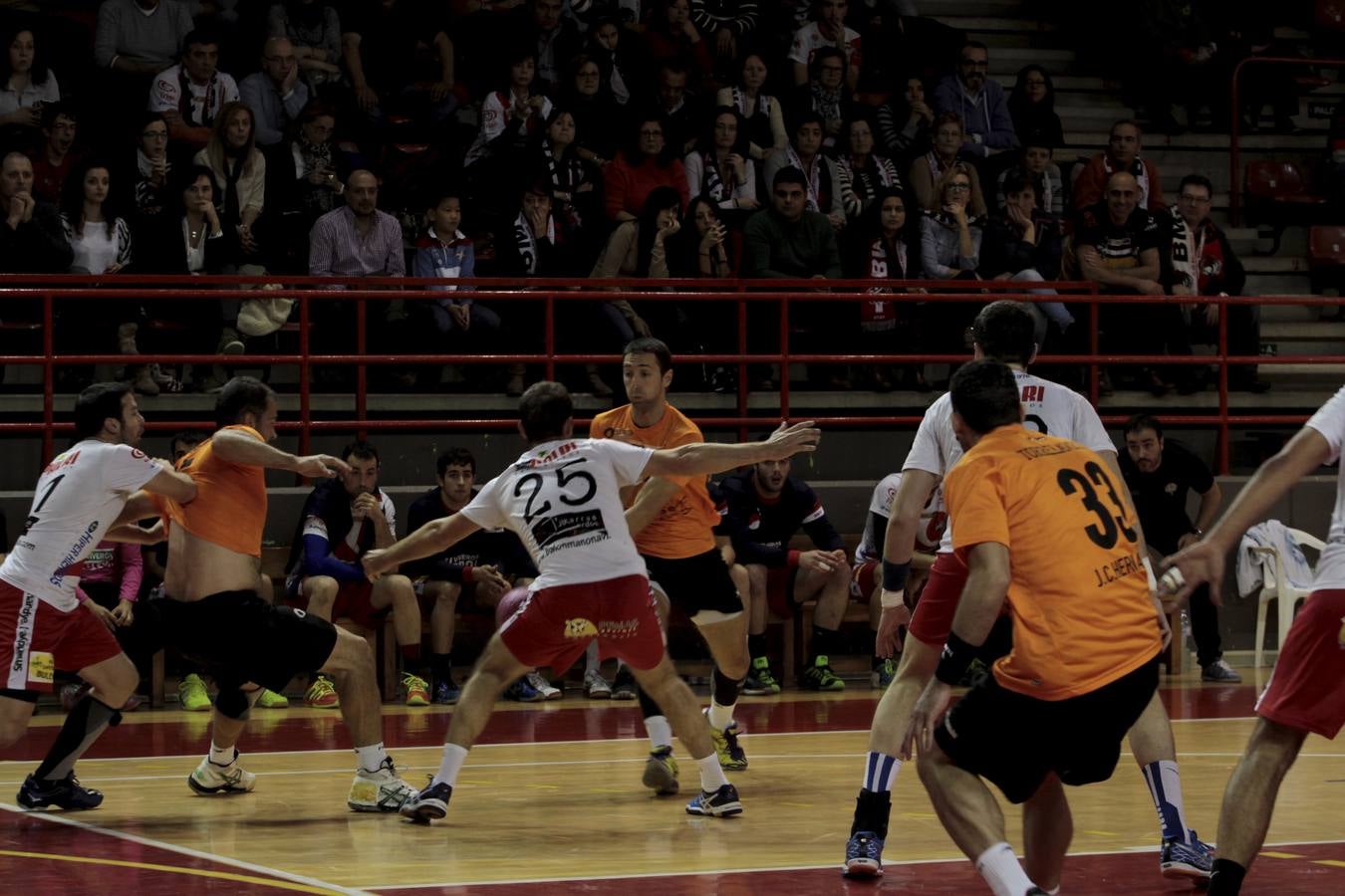 Balonmano Torrelavega cae ante Viveros Herola