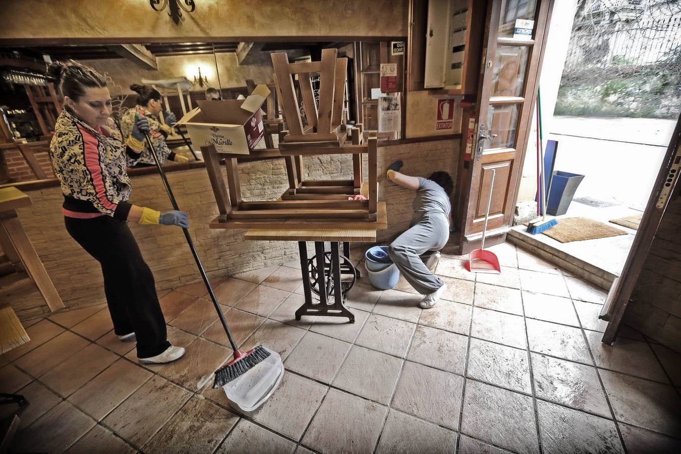 El temporal anega Comillas y Cabezón de la Sal