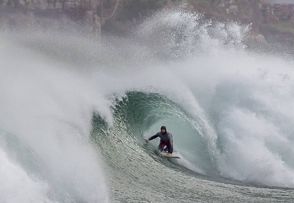 Los surfistas cántabros no temen a 'Hermann'